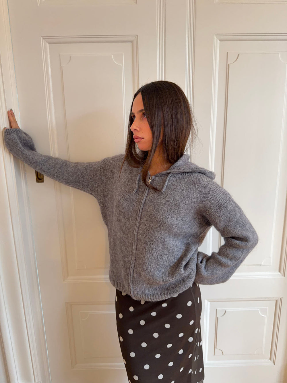 Gregina hoodie med zip i strik - Grå