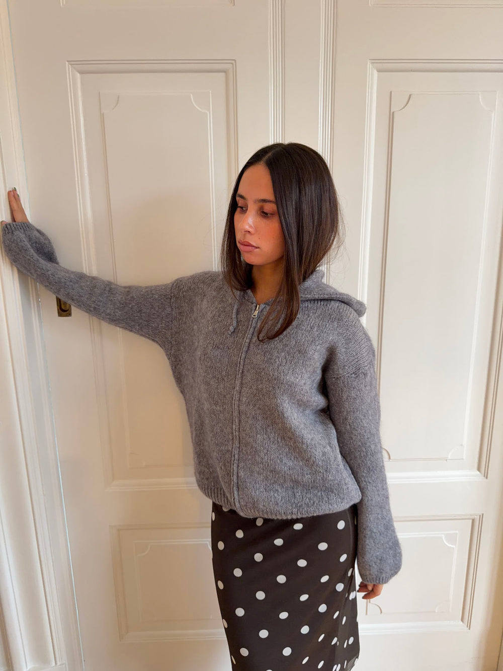 Gregina hoodie med zip i strik - Grå