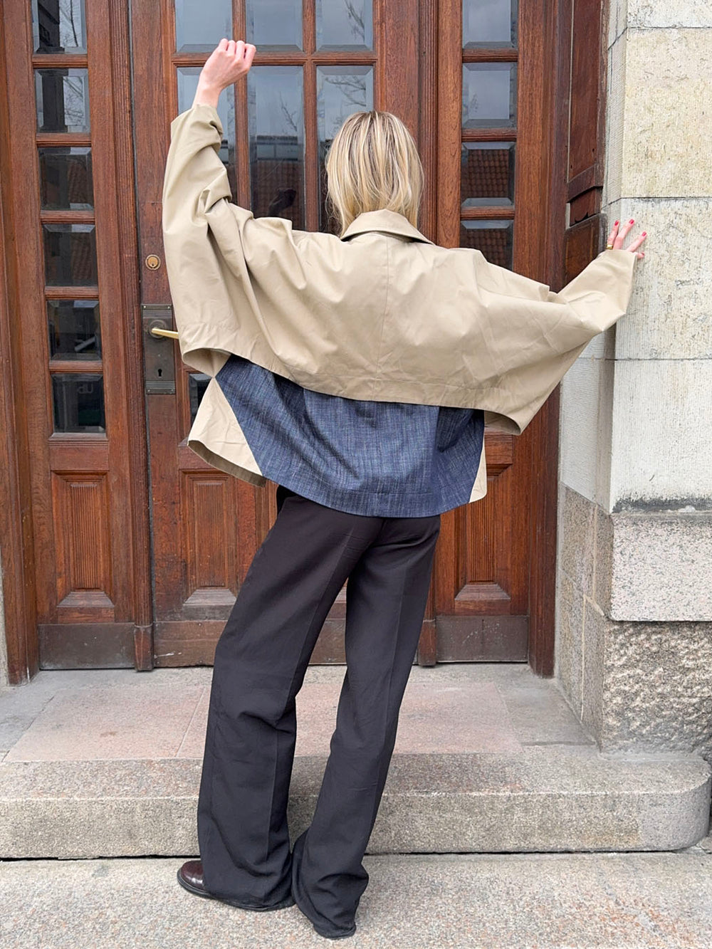 Lenaya jakke med denimryg - Beige