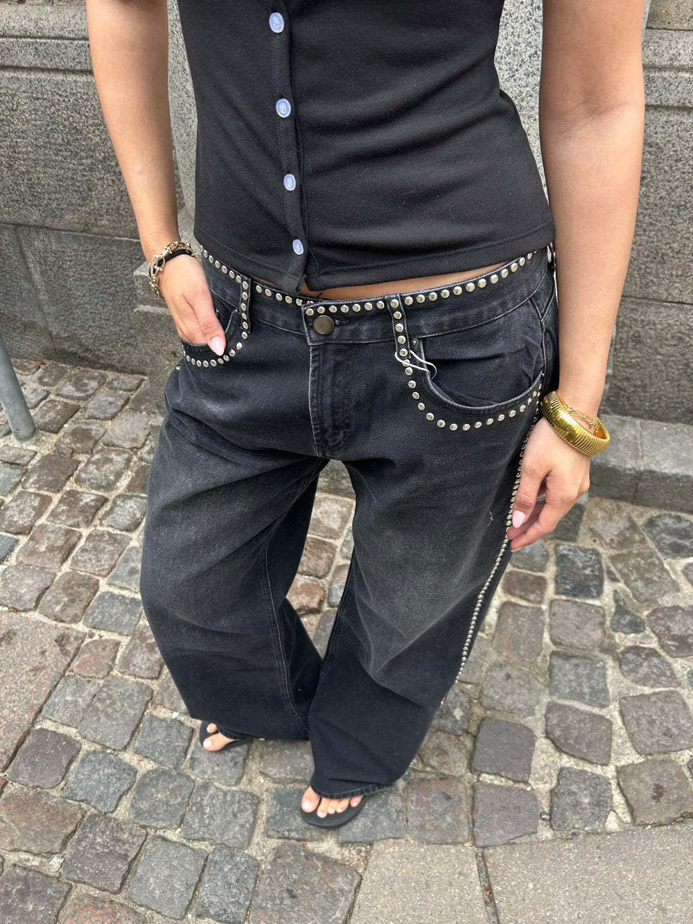 Nuka jeans med nitter - Sort