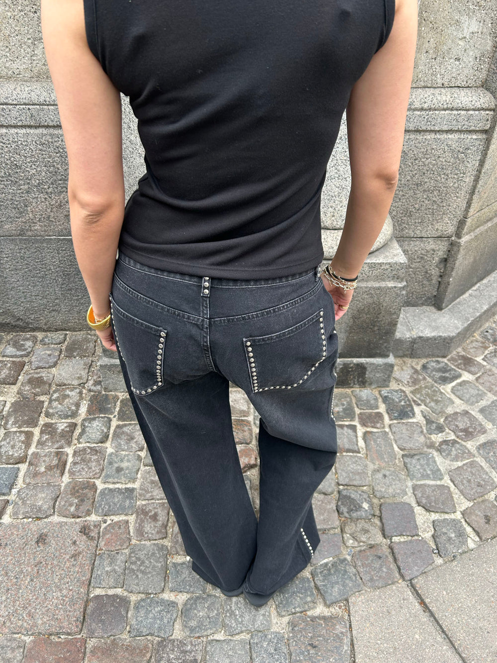 Nuka jeans med nitter - Sort