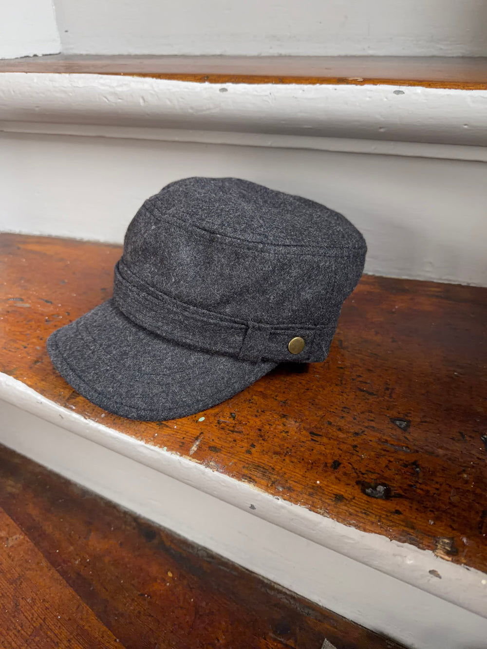 Myra kasket med detaljer - Grå