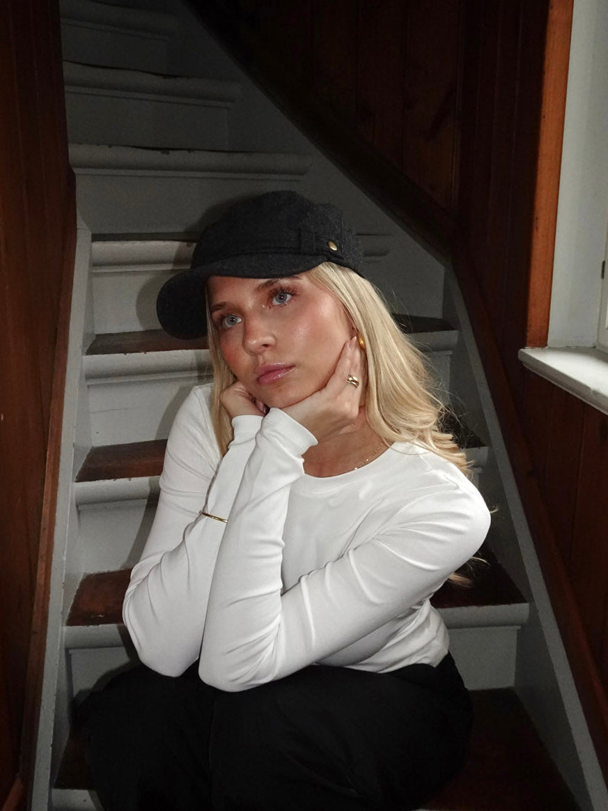 Myra kasket med detaljer - Grå