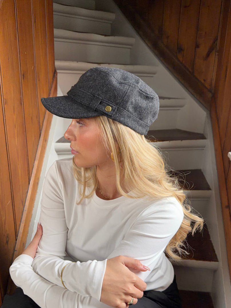 Myra kasket med detaljer - Grå