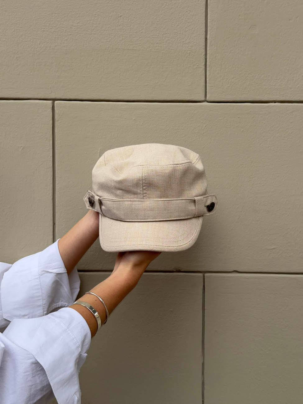 Kammi kasket med detaljer - Lys beige