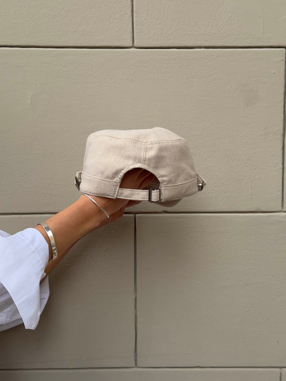 Kammi kasket med detaljer - Lys beige