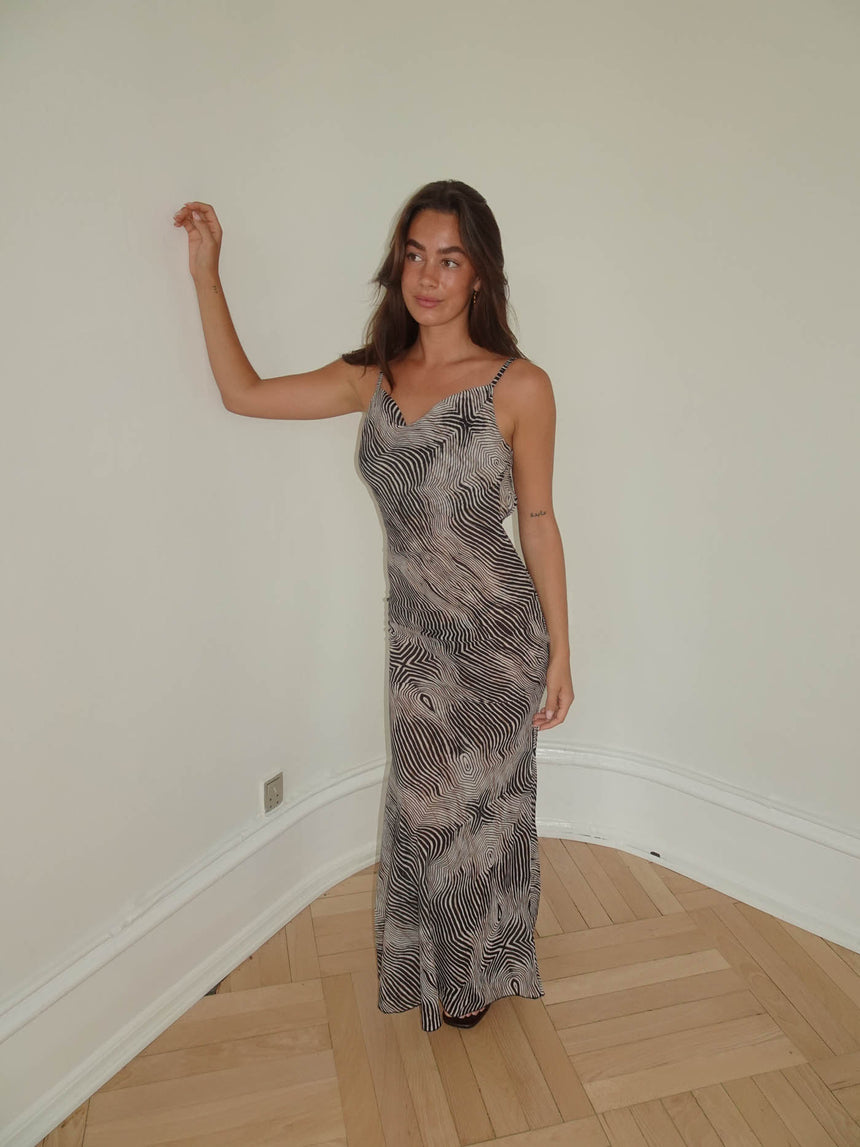 Susyla kjole i zebraprint - Sort/hvid/grå