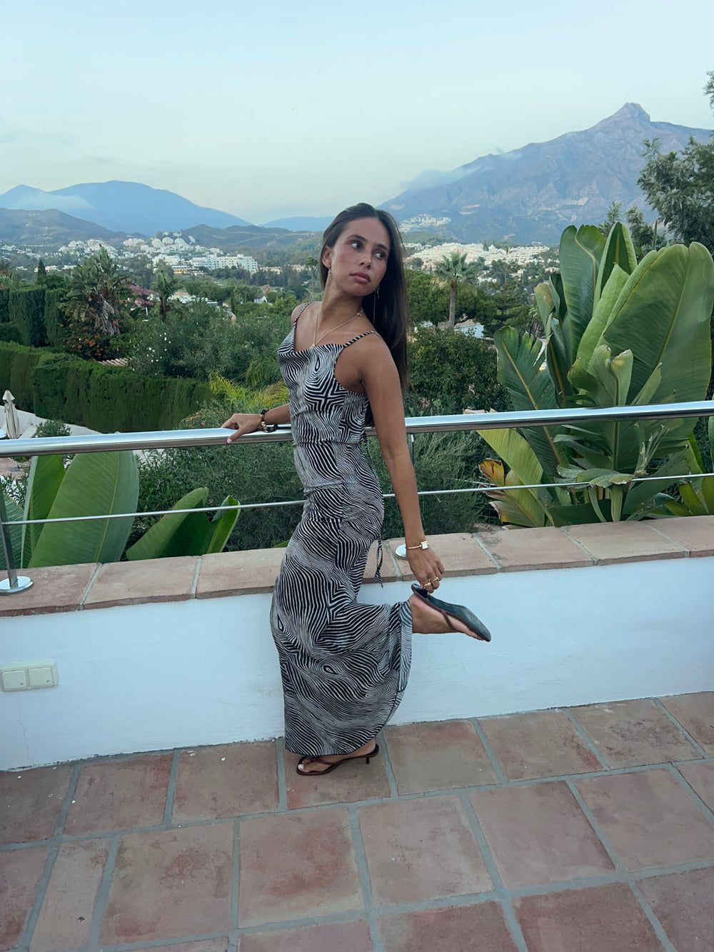 Susyla kjole i zebra print - Sort/hvid/grå