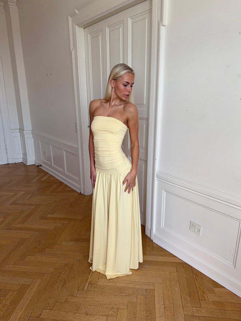 Solara kjole – Lys gul