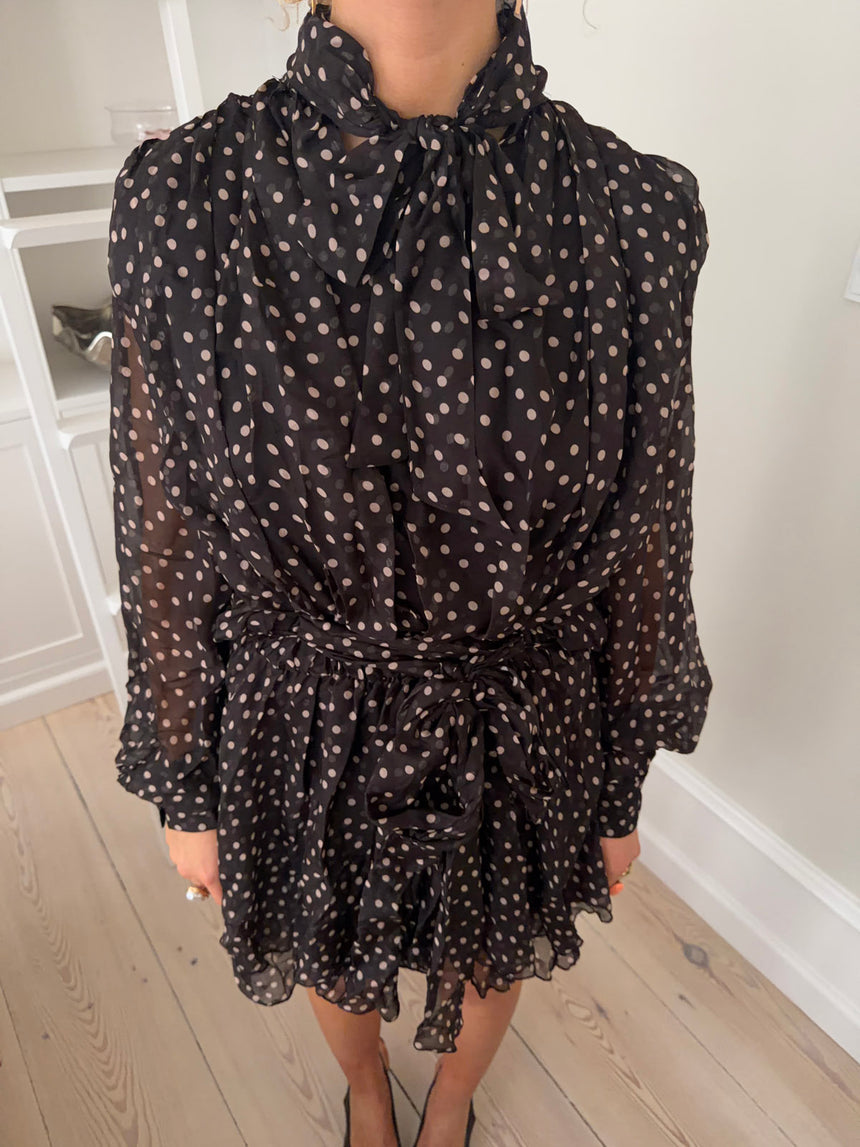 Tommeline kjole med bindedetaljer i prikker - Mørkebrun