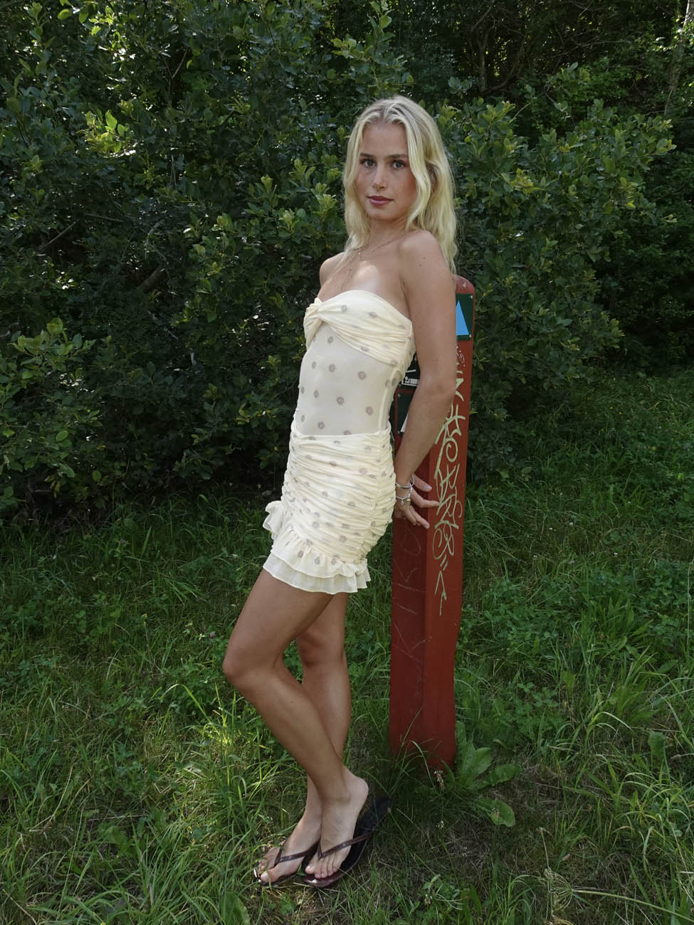 Lunelle kjole med blomster - Gul/brun
