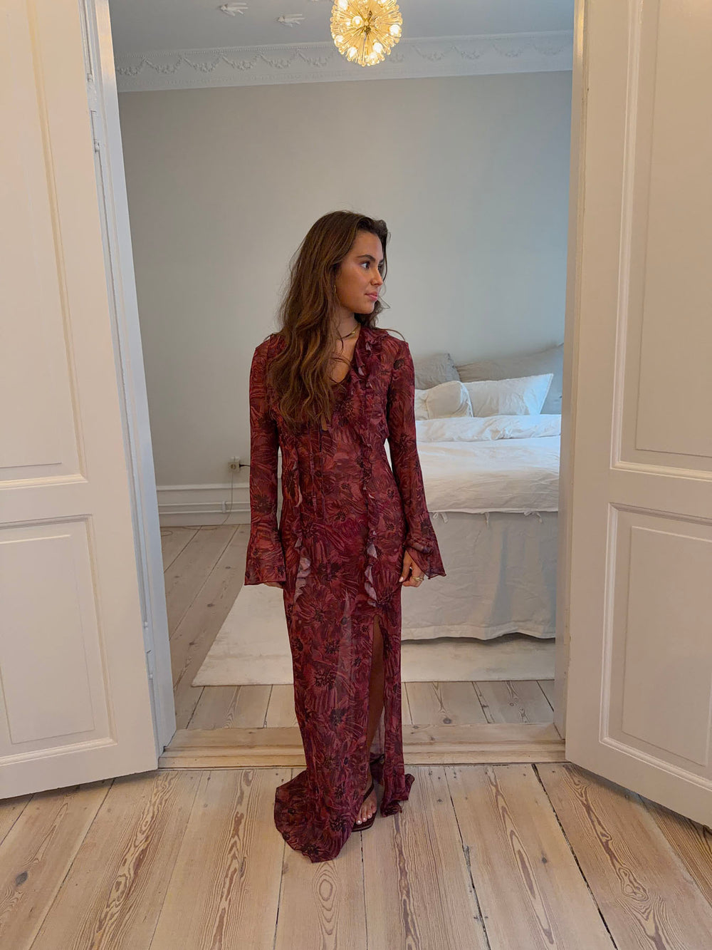 Amy kjole med blomster - Lilla/vinrød