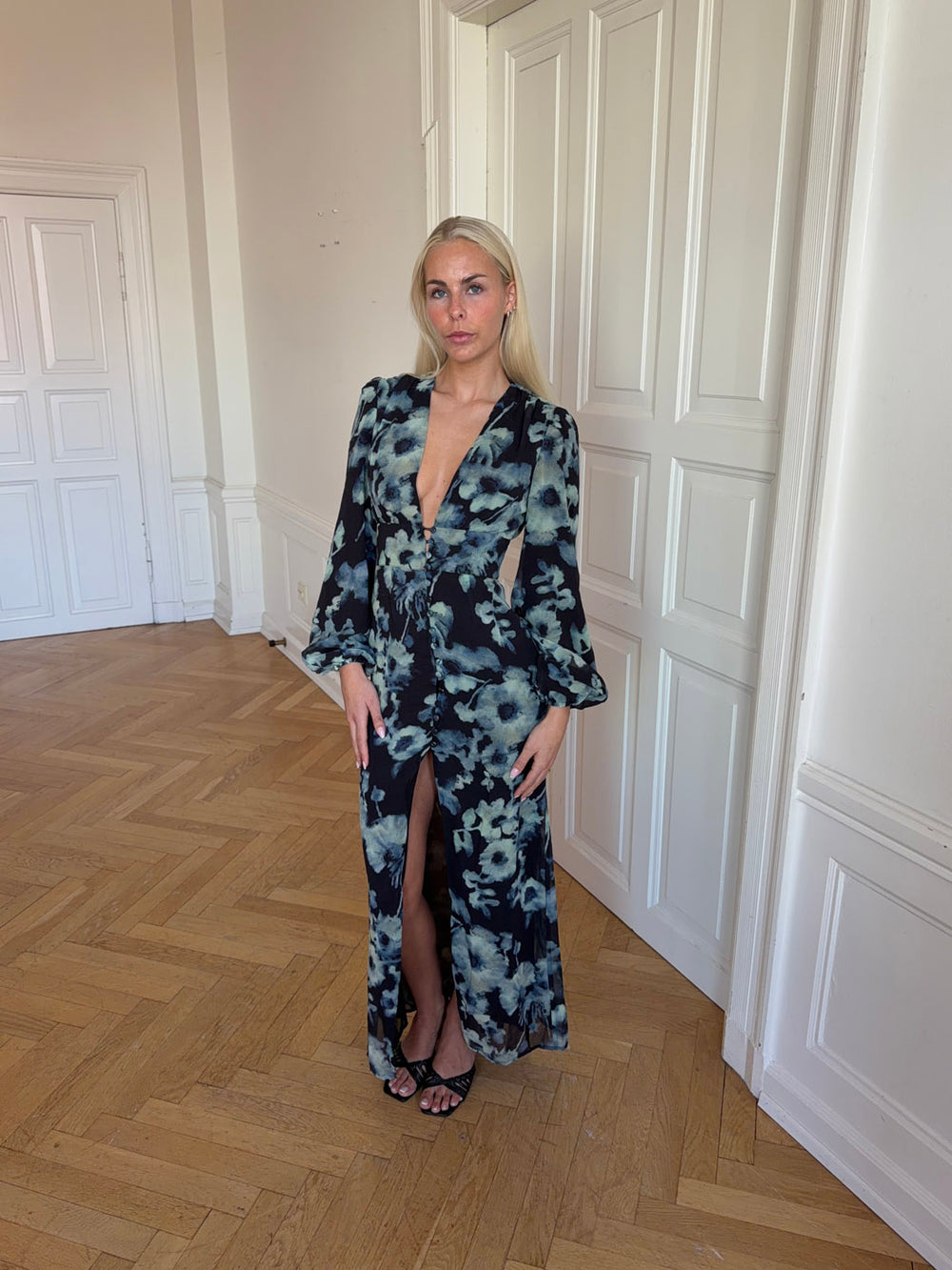 Floral kjole med blomster - Navy/hvid