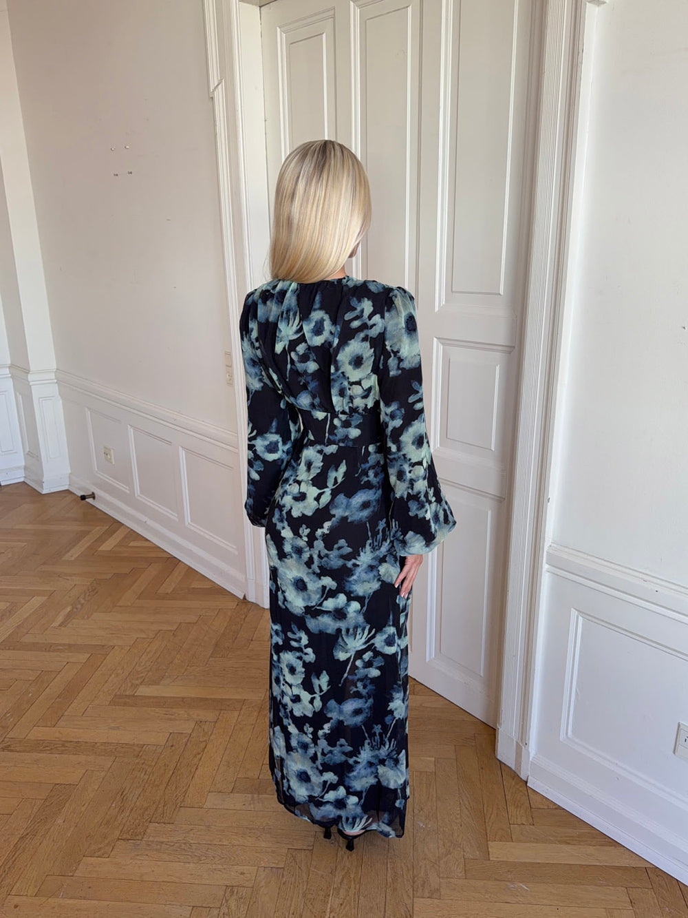 Floral kjole med blomster - Navy/hvid
