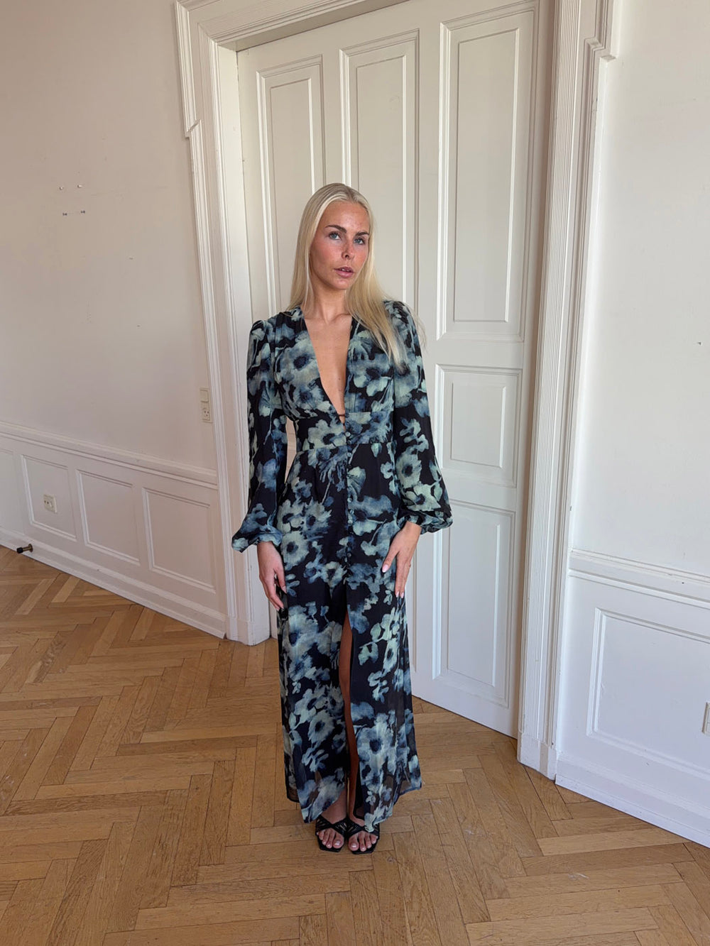 Floral kjole med blomster - Navy/hvid