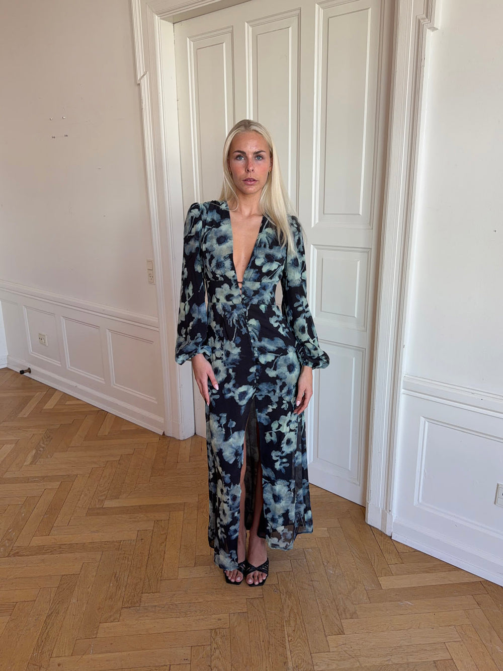Floral kjole med blomster - Navy/hvid
