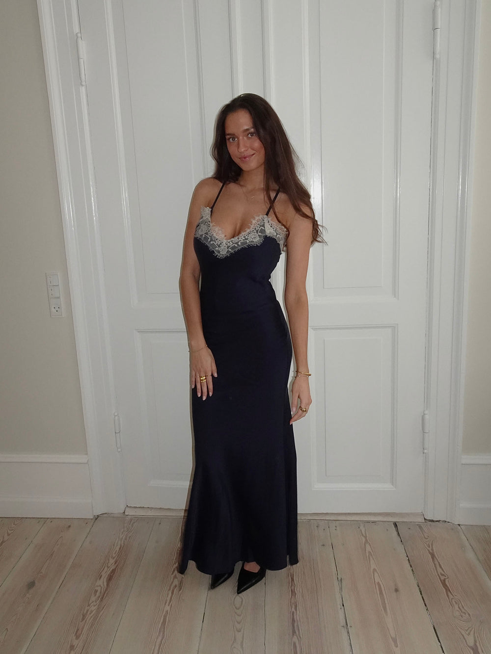 Tena kjole med blonde detaljer - Navy/hvid