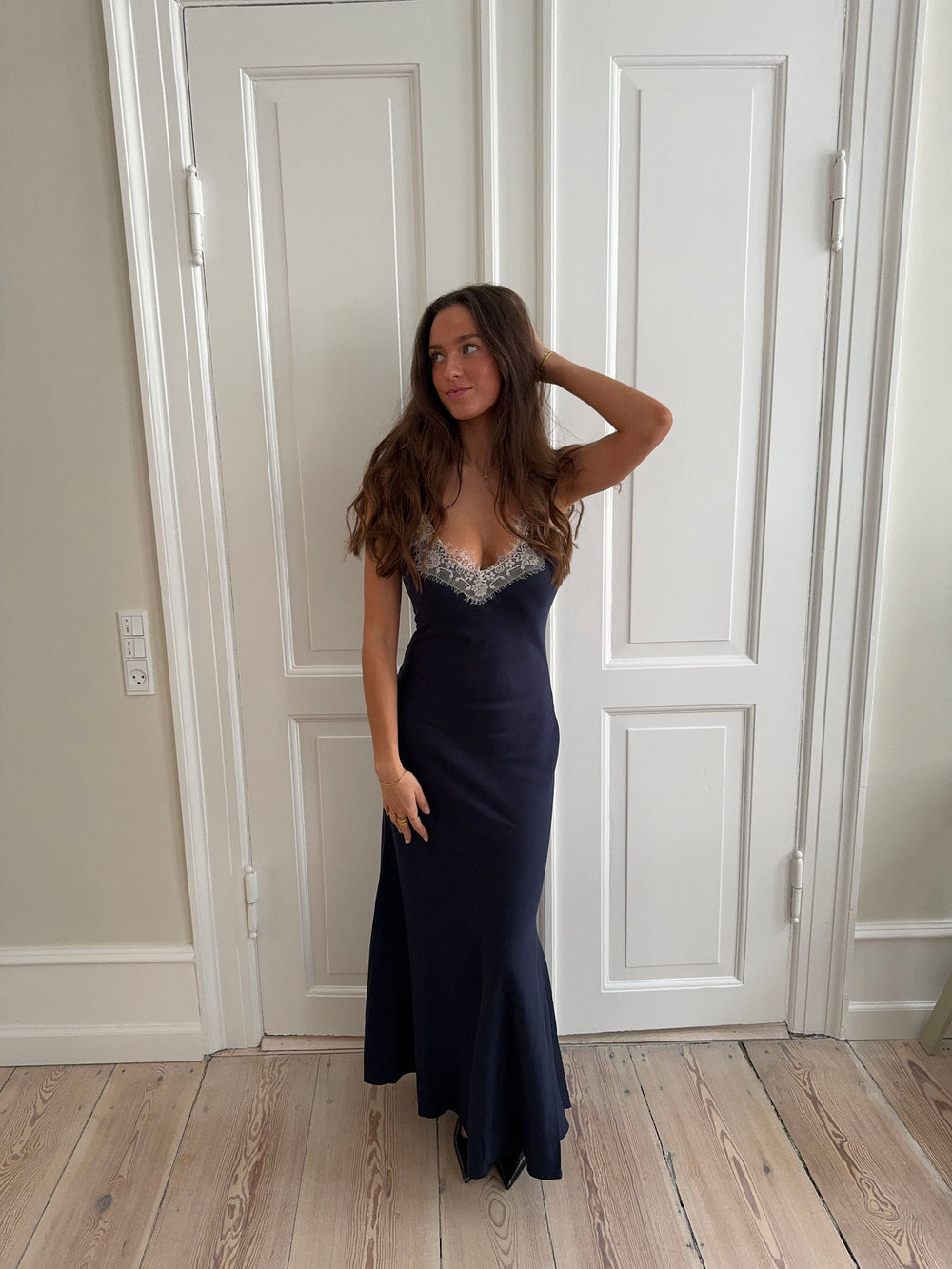 Tena kjole med blonde detaljer - Navy/hvid