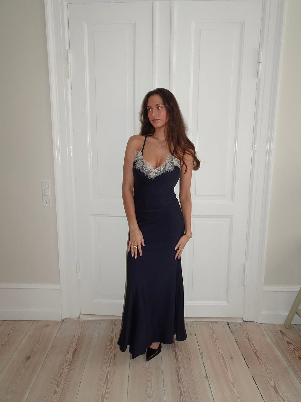 Tena kjole med blonde detaljer - Navy/hvid