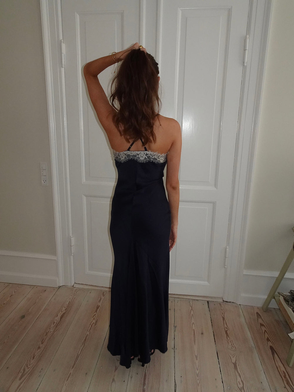 Tena kjole med blonde detaljer - Navy/hvid