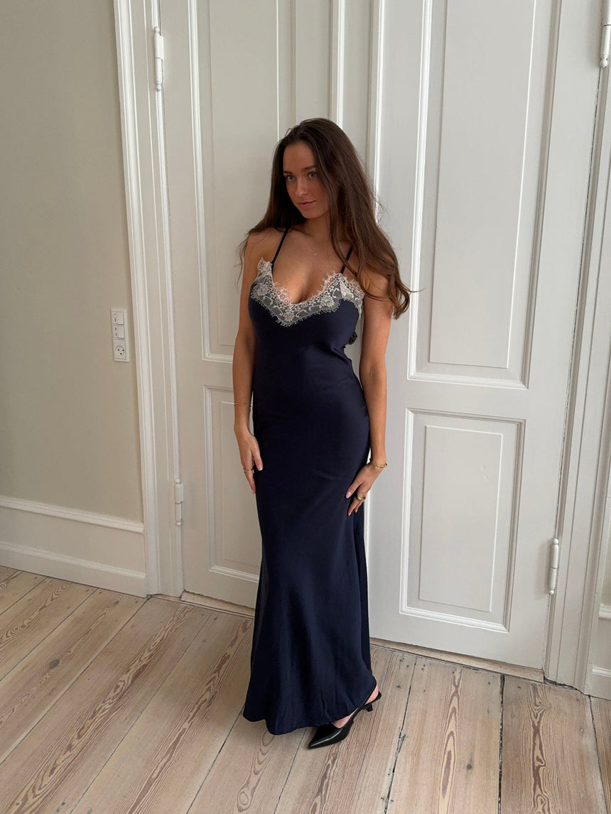 Tena kjole med blonde detaljer - Navy/hvid