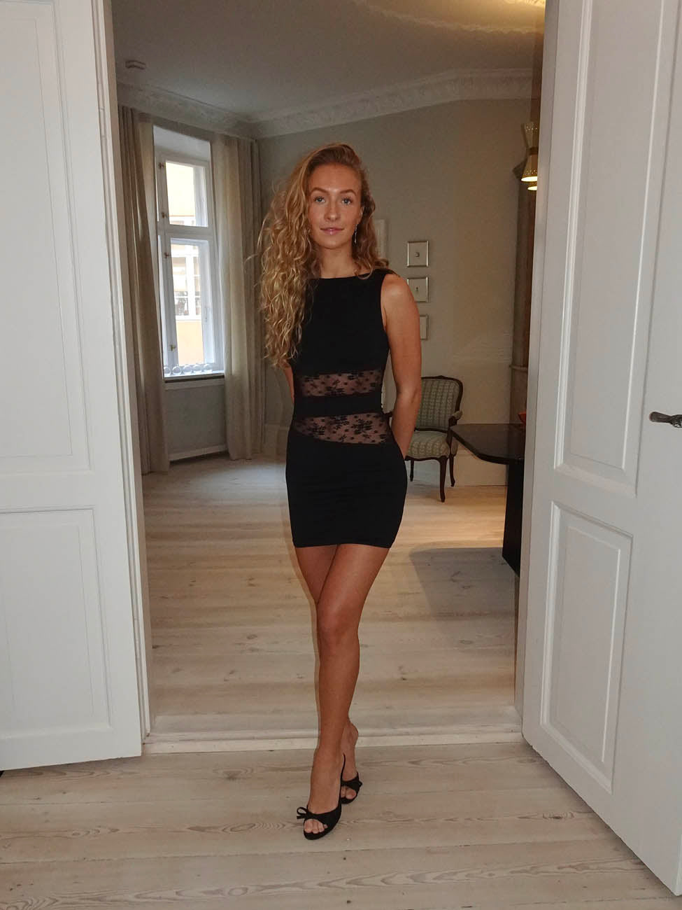 Ellatia kjole med blonder - Sort