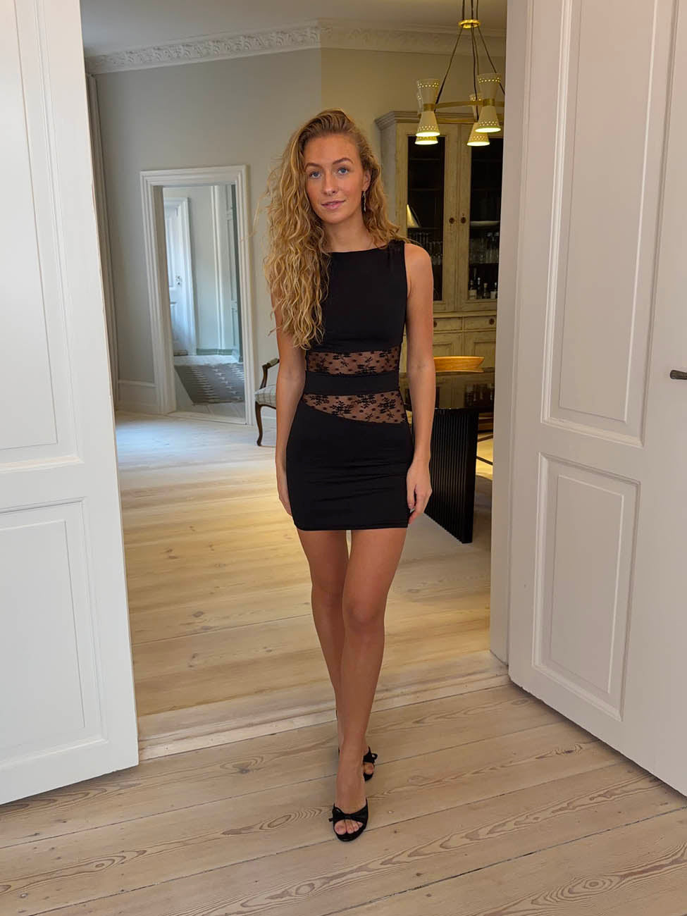 Ellatia kjole med blonder - Sort