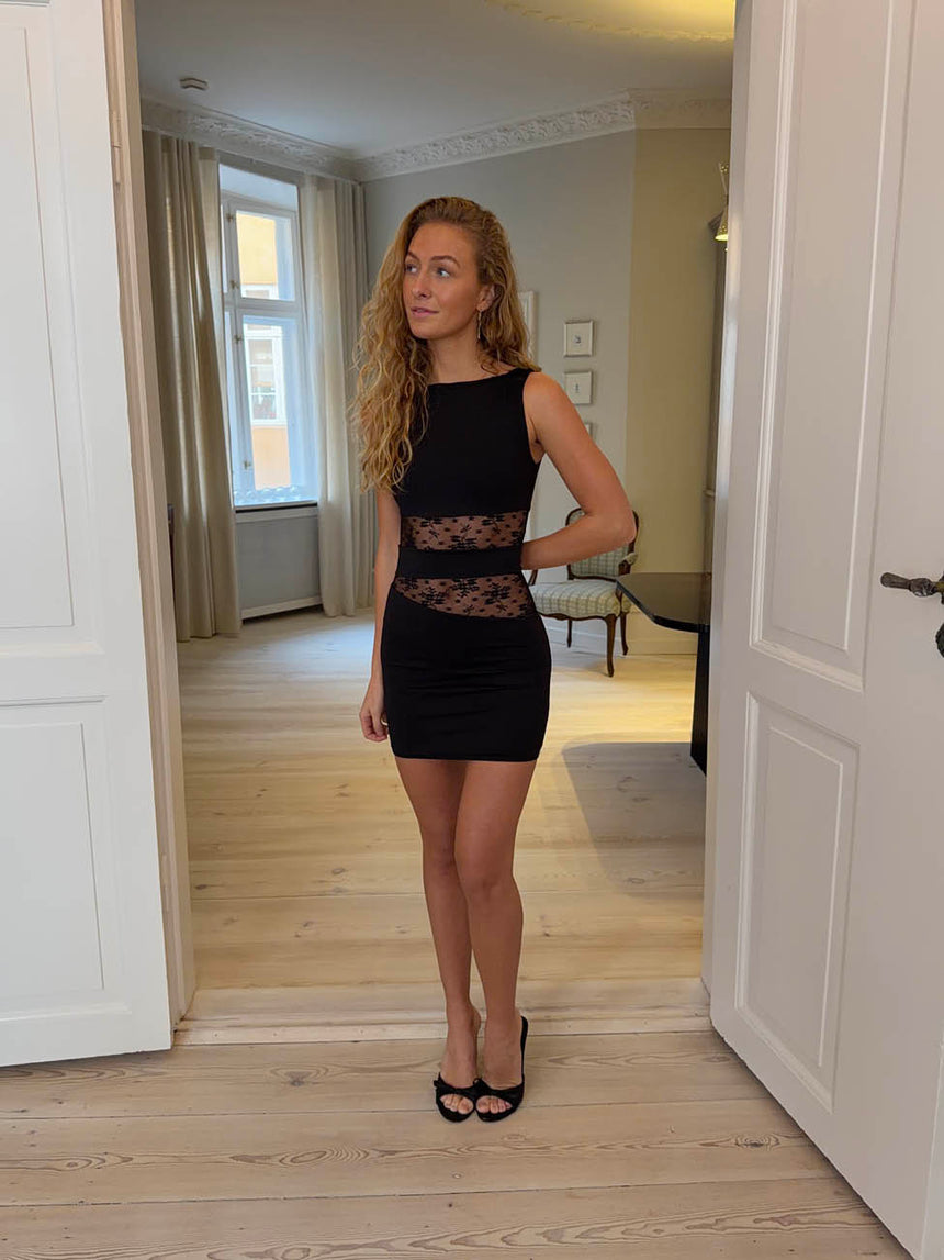 Ellatia kjole med blonder - Sort