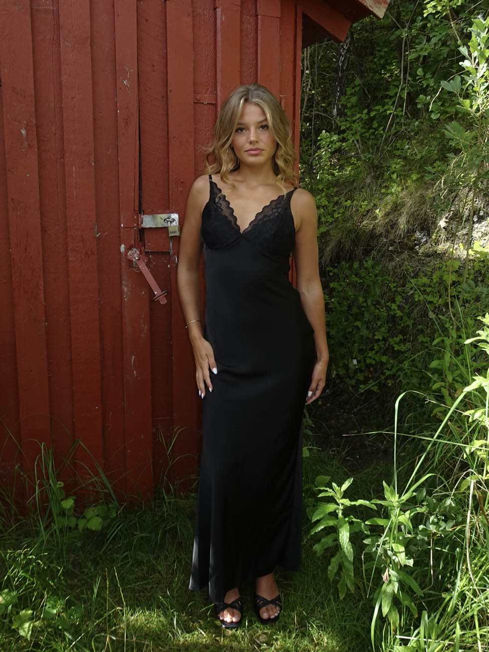 Mirellea kjole med blonder - Sort
