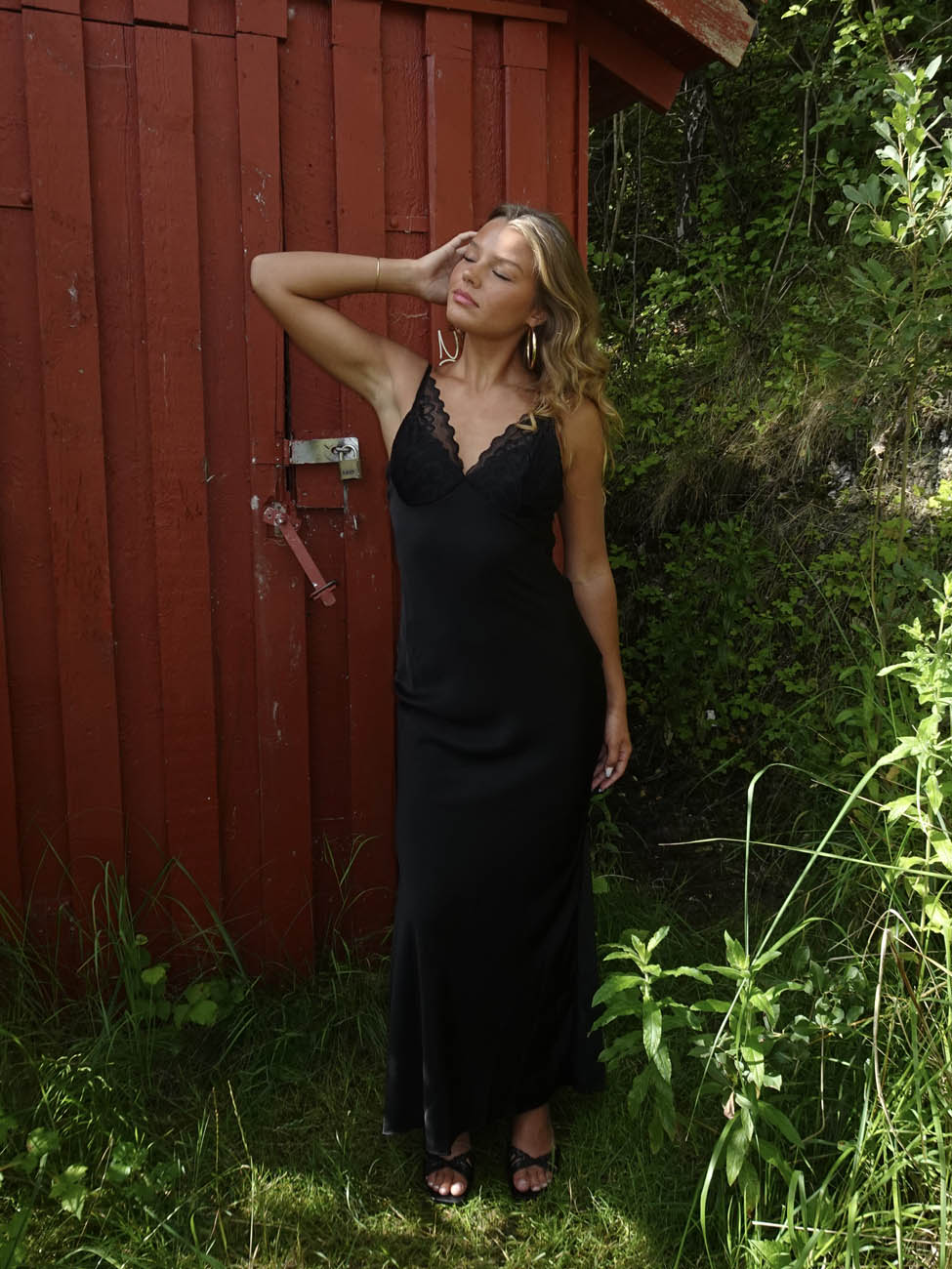 Mirellea kjole med blonder - Sort