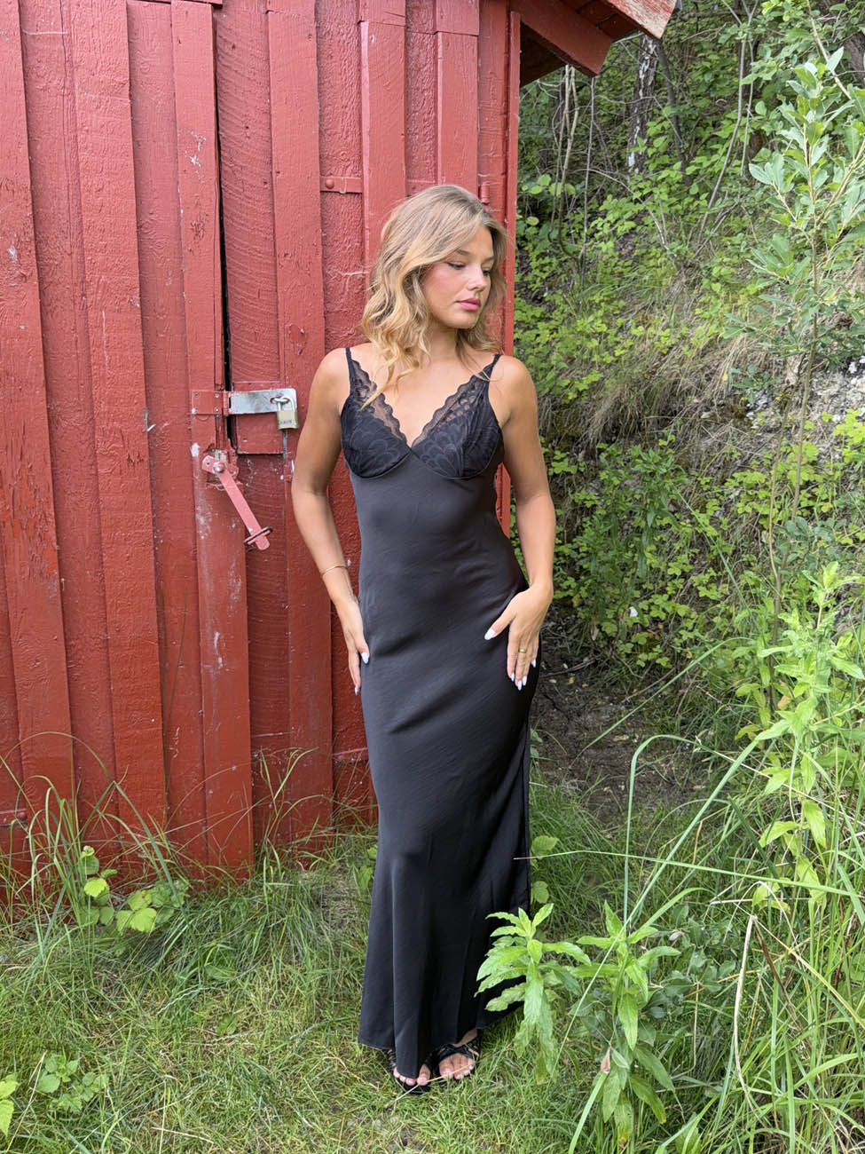 Mirellea kjole med blonder - Sort