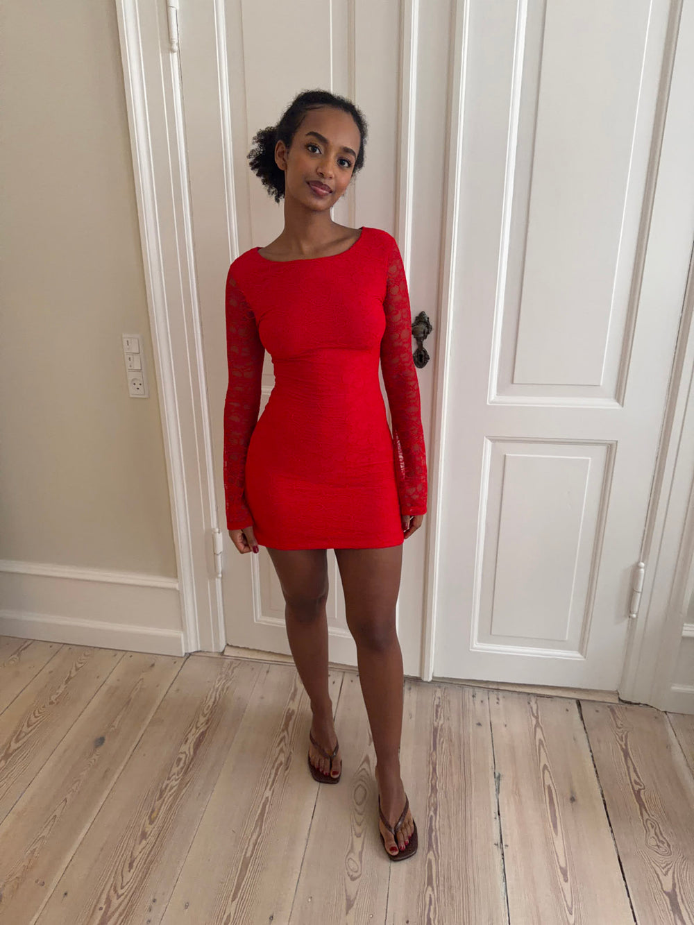 Salline kjole med blonder - Rød