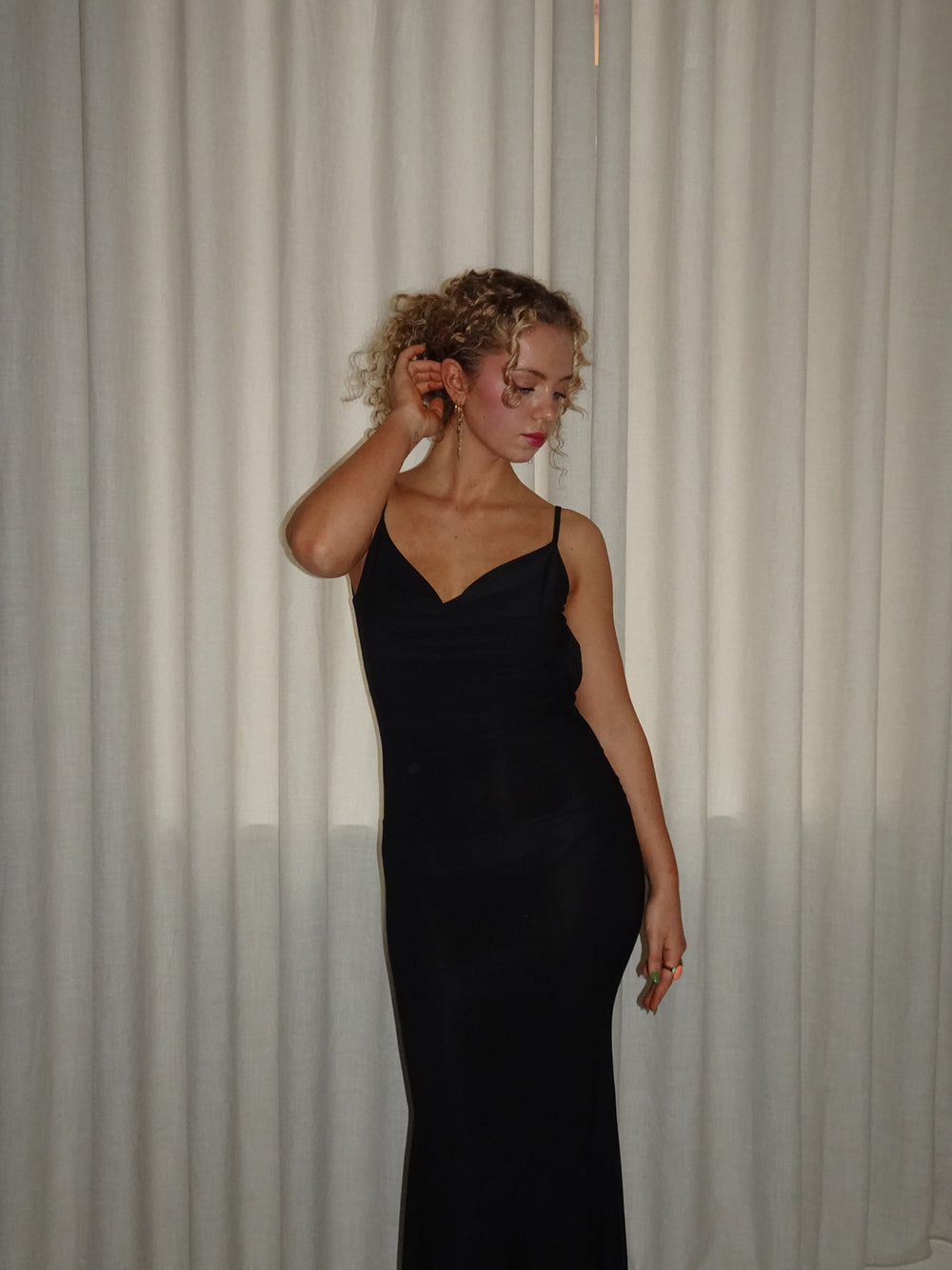 Marajana kjole med dyb blonde ryg - Sort