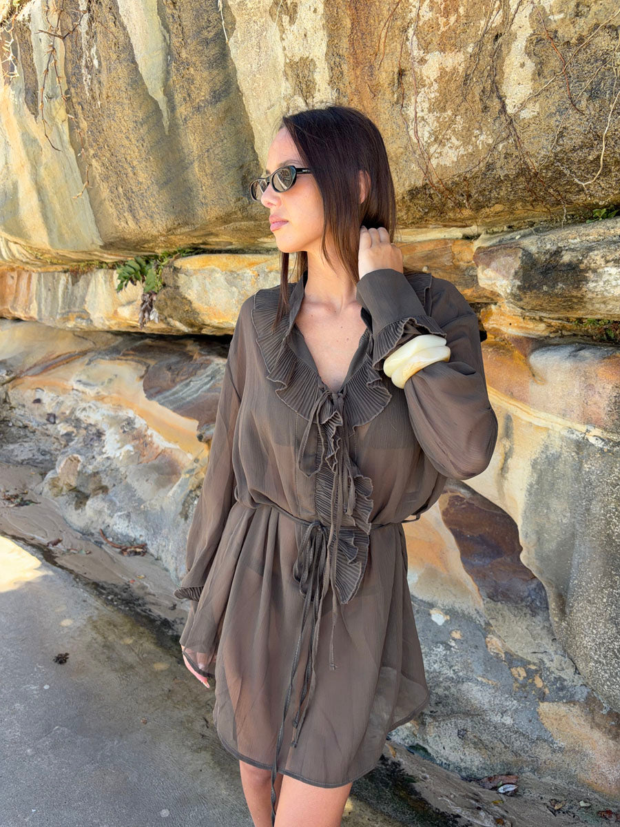 Rose kjole med flæser - Mørkebrun