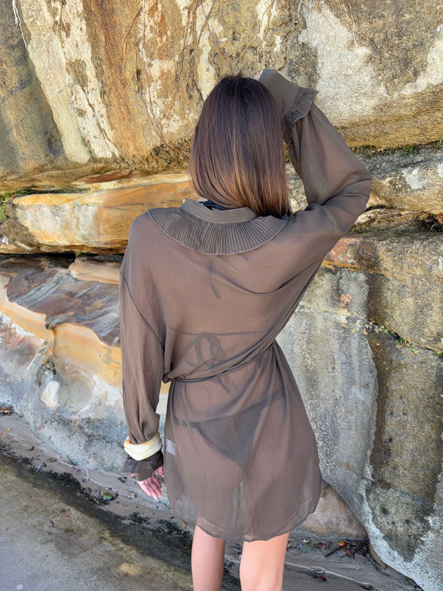 Rose kjole med flæser - Mørkebrun