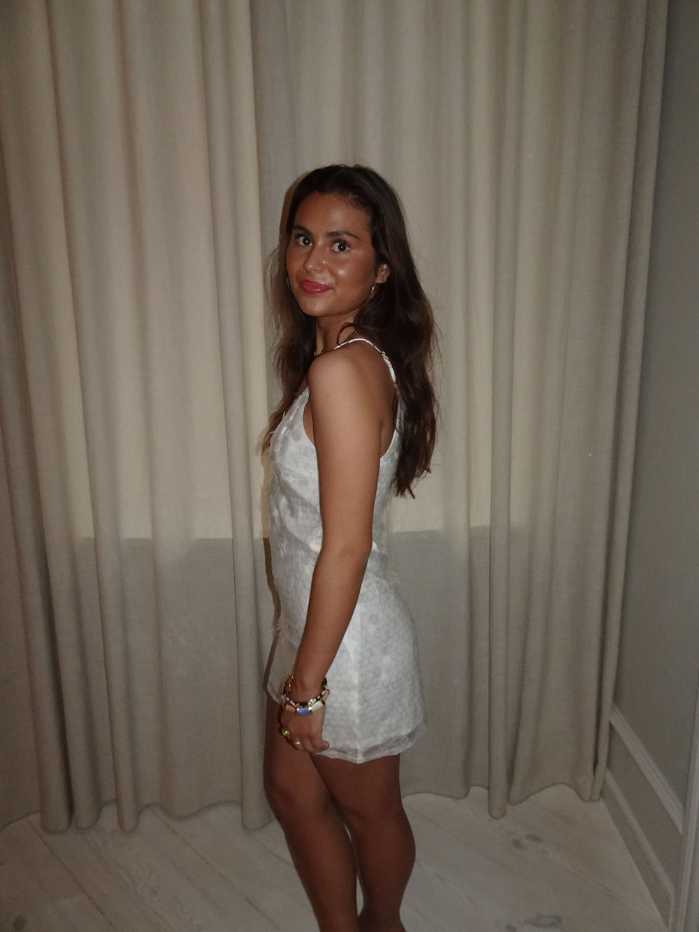 Shena kjole med pailletter - Hvid