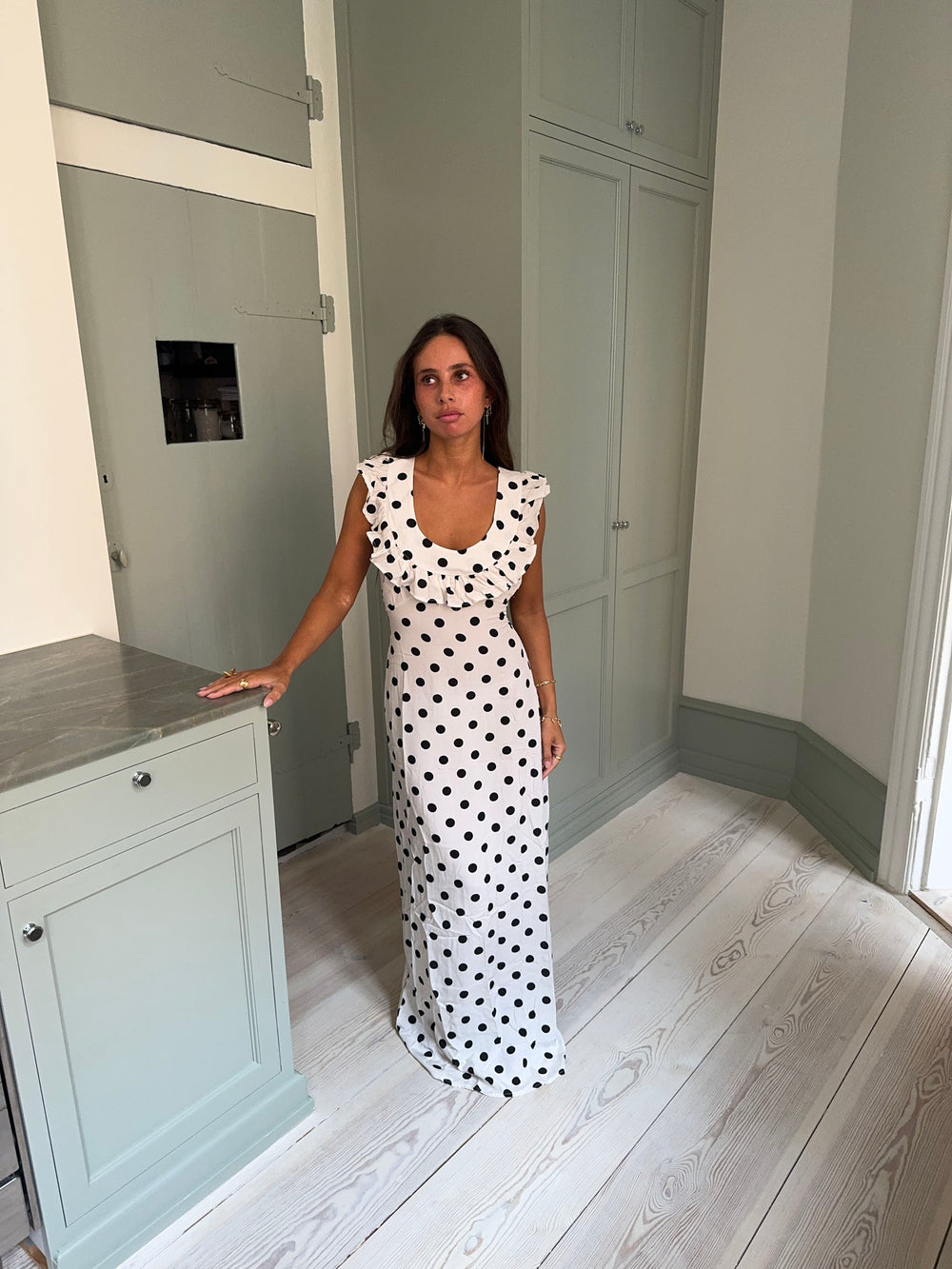 Luna kjole med polka prikker - Hvid/sort