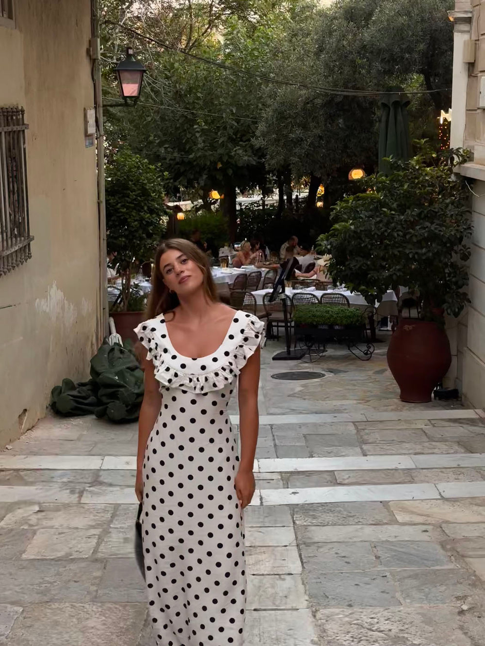 Luna kjole med polkaprikker - Hvid/sort