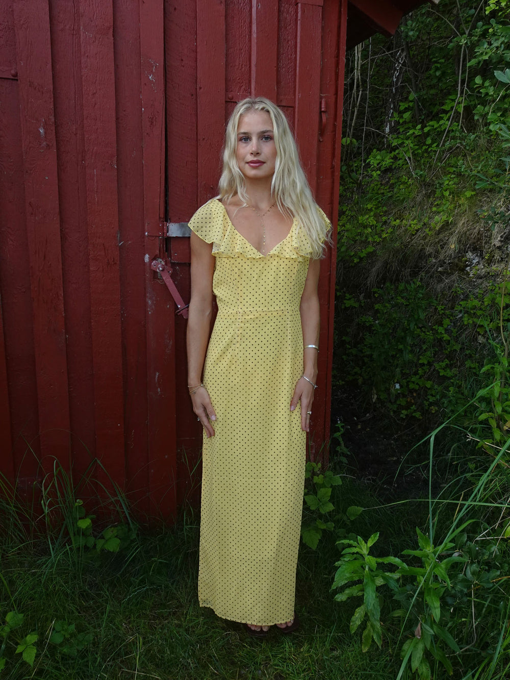 Romilly kjole med små prikker - Gul/sort