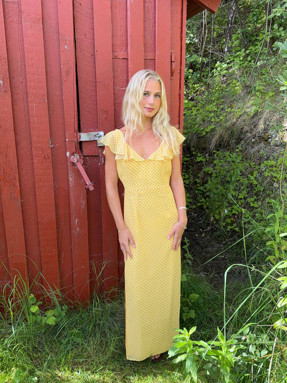Romilly kjole med små prikker - Gul/sort