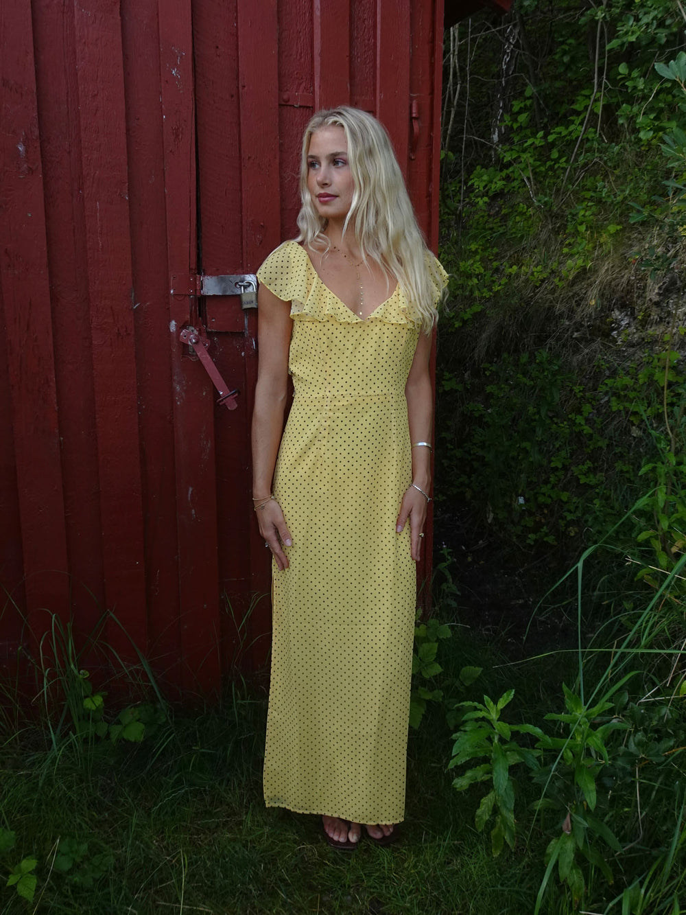 Romilly kjole med små prikker - Gul/sort