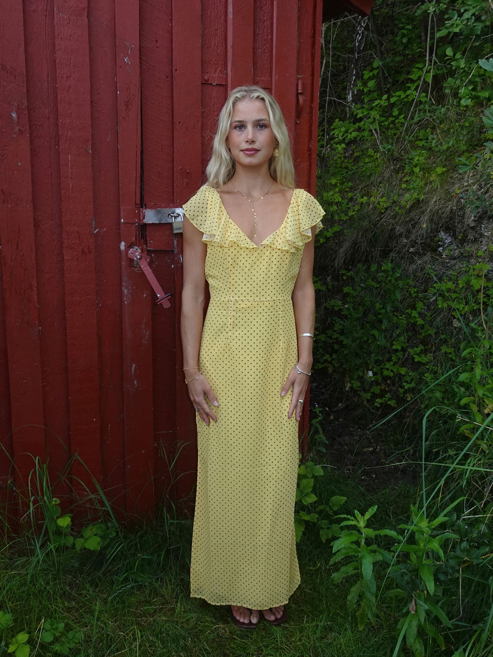Romilly kjole med små prikker - Gul/sort