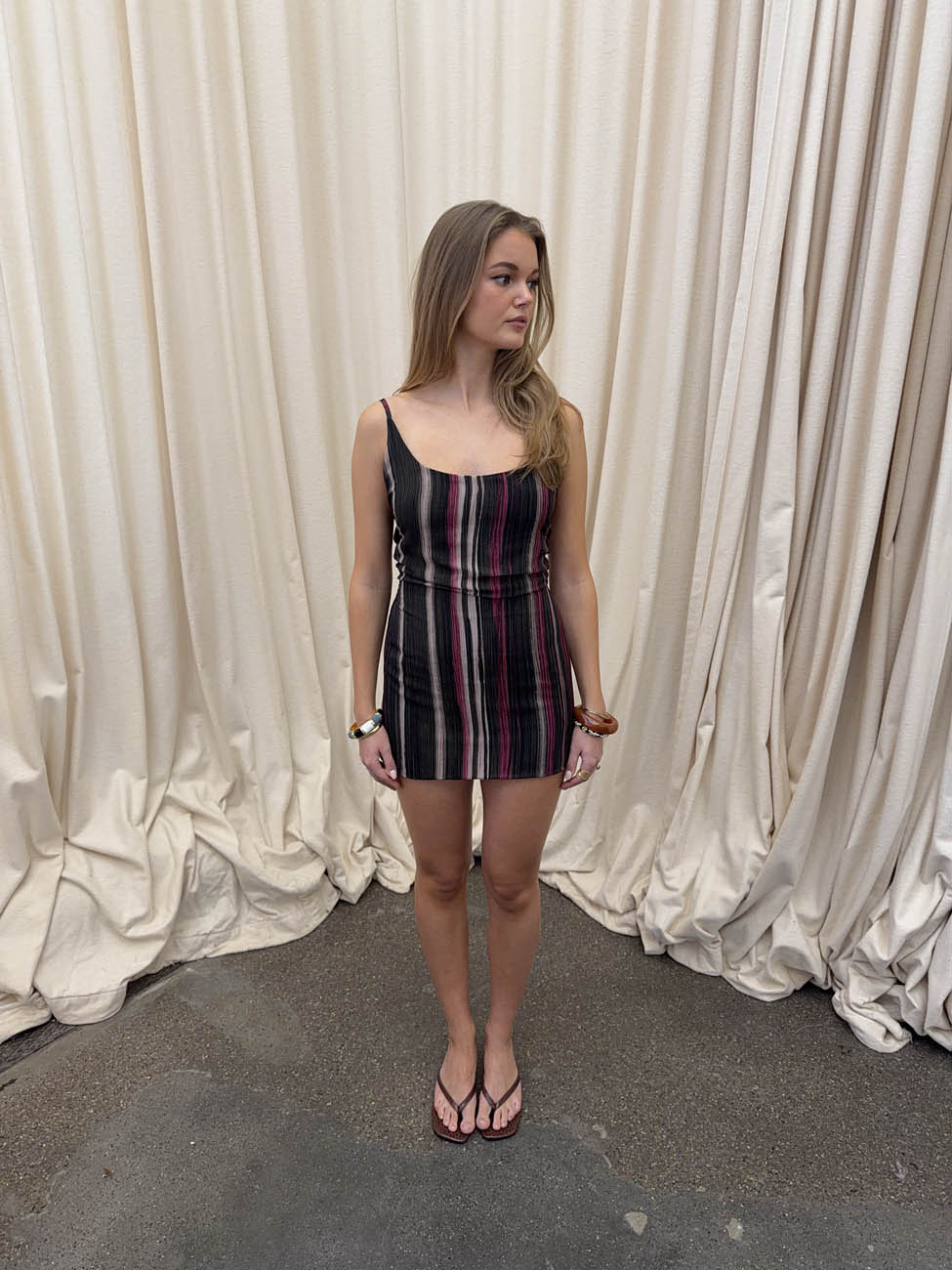 Jeslia kjole med striber - Sort/bordeaux/beige