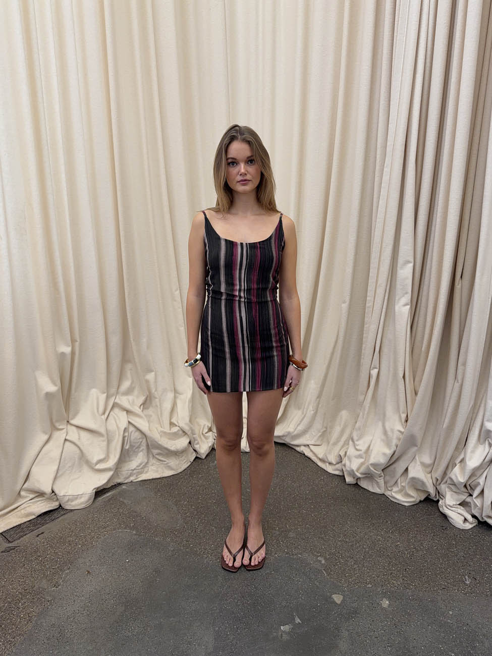 Jeslia kjole med striber - Sort/bordeaux/beige