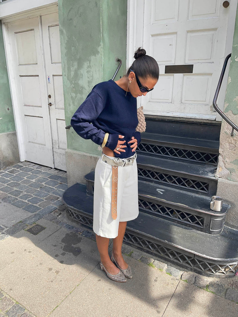 Flux ko stylingbælte med nitter - Hvid/sort