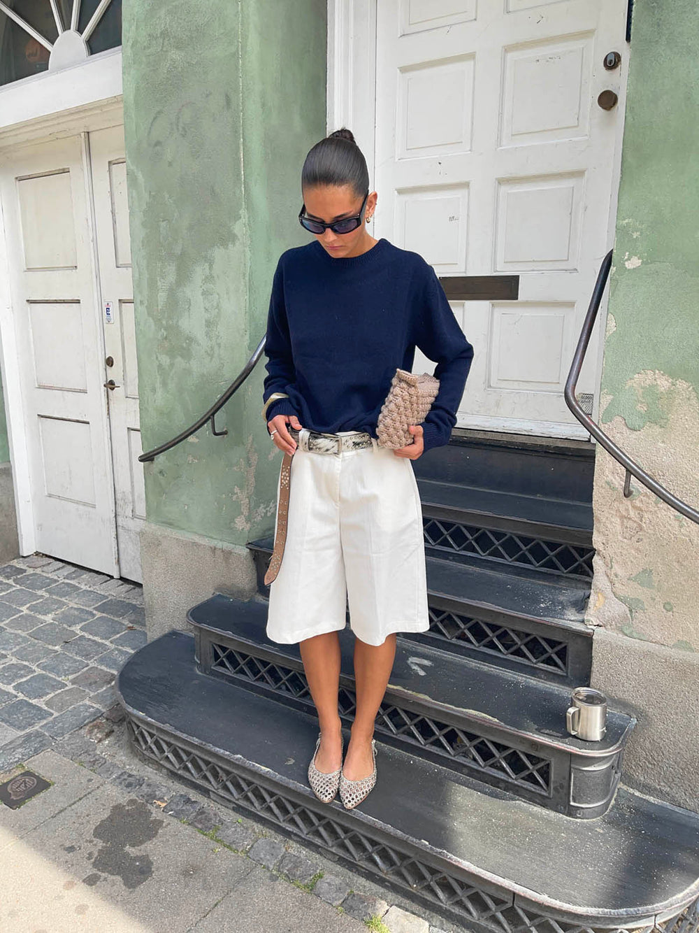 Flux ko stylingbælte med nitter - Hvid/sort