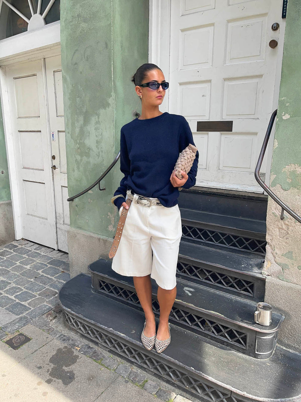 Flux ko stylingbælte med nitter - Hvid/sort