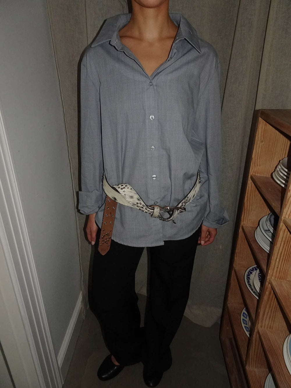 Flux ko stylingbælte med nitter - Hvid/sort