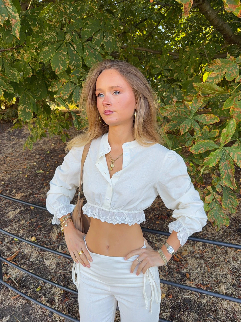 Malin Tomkins kort skjorte med blonder - Hvid