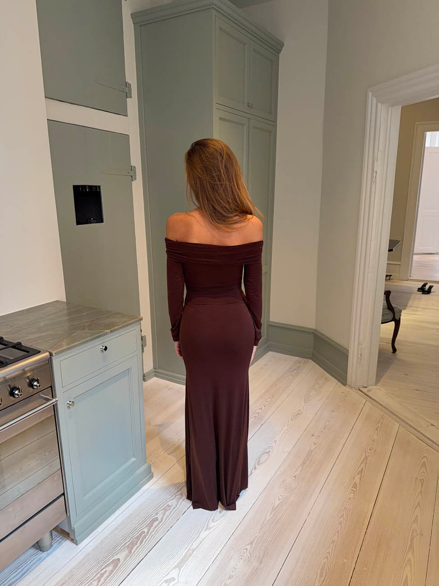 Lea langærmet kjole med gulddetalje - Brun